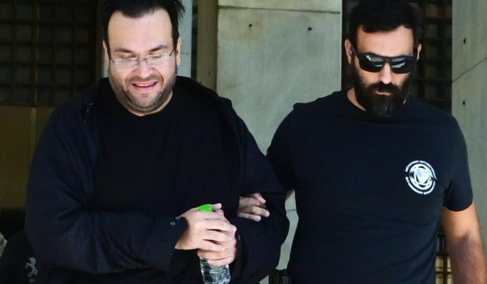 Η ανακοίνωση της ΕΛ.ΑΣ. για την υπόθεση Καμπούρη: Το κύκλωμα με τις απάτες σε βάρος του ΕΦΚΑ δρούσε από το 2013 – Είχαν αναπτύξει δίκτυο με 29 εταιρείες Υπόθεση Καμπούρη: Η άγνωστη επίθεση με μαχαίρι, η θυρίδα με μετρητά και οι αναλήψεις 2,2 εκατ. ευρώ