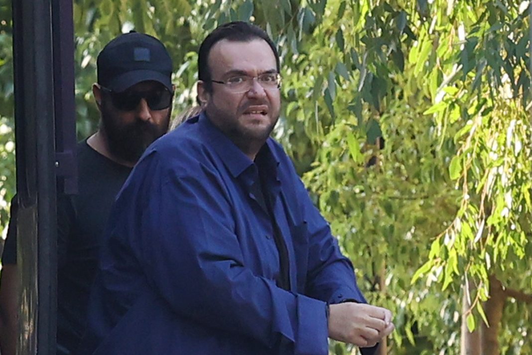 Φίλιππος Καμπούρης: “Ήμουν απλός εργαζόμενος στις εταιρείες, ασκούσα χρέη γραμματέα” – Τι ισχυρίστηκε στην απολογία του