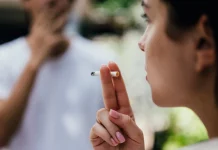 Παγώνει προσωρινά το Βέλγιο την απαγόρευση του καπνίσματος σε εξωτερικούς χώρους
