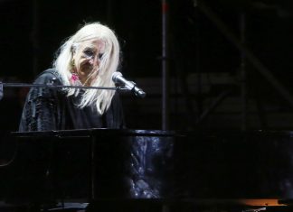 Νίκος Καρβέλας: «Καμία ένταση με τους ελεγκτές της ΑΑΔΕ» έξω από το σπίτι του – Διαψεύδει το περιβάλλον του