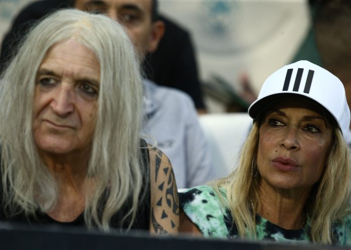 Ο Νίκος Καρβέλας κατέθεσε ασφαλιστικά μέτρα, απαγορεύει στην Άννα Βίσση να λέει τα τραγούδια του