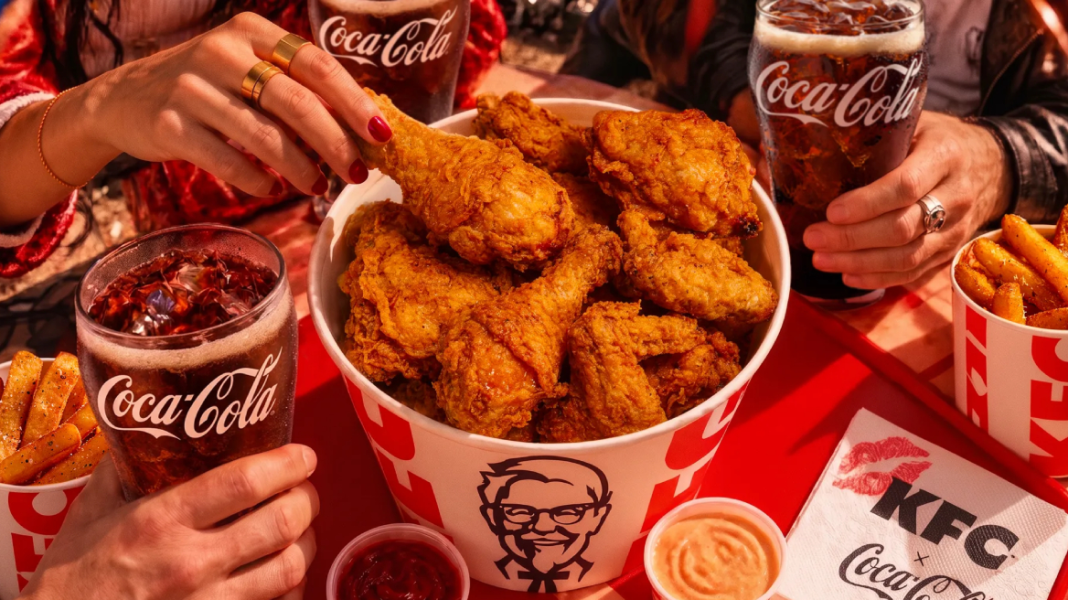 kfc-coca-cola Τέλος η Pepsi για τα KFC: Θα πουλάνε πλέον μόνο Coca Cola με στόχο να κερδίσουν ξανά την αμερικανική αγορά