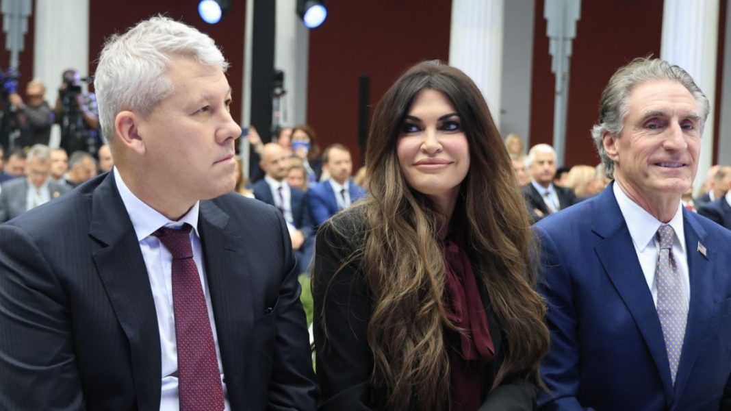 Για τα… μάτια της Κίμπερλι: Το έντονο παρασκήνιο στην Αθήνα, τον Λευκό Οίκο και την Τουρκία