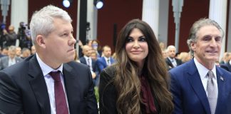 Για τα… μάτια της Κίμπερλι: Το έντονο παρασκήνιο στην Αθήνα, τον Λευκό Οίκο και την Τουρκία