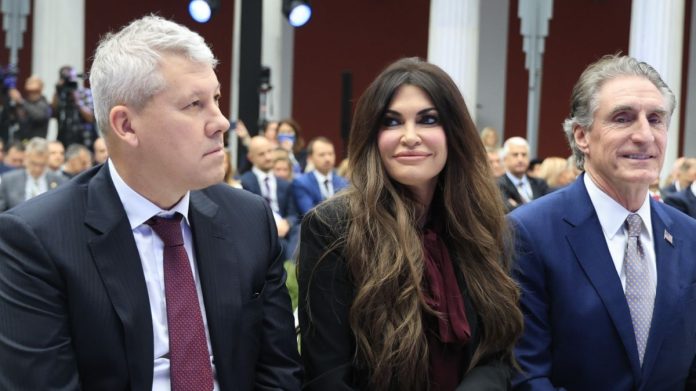 Για τα… μάτια της Κίμπερλι: Το έντονο παρασκήνιο στην Αθήνα, τον Λευκό Οίκο και την Τουρκία