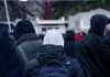 Βύρωνας: Ξεσκεπάστηκε οργάνωση διακίνησης παράνομων μεταναστών – Περνούσαν πεζή από την Αλβανία στην Ελλάδα