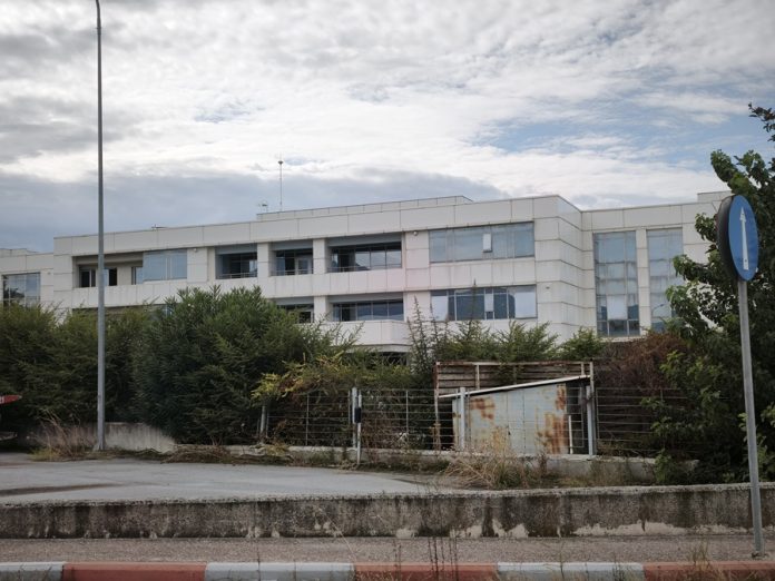 Δύο πεντάστερα ξενοδοχεία, 11 κλινικές και χιλιάδες ευρώ από τον ΕΟΠΠΥ πίσω από τα λουκέτα της Θεσσαλονίκης