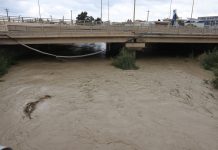 Κακοκαιρία στην Κρήτη: Αυτοκίνητα στη θάλασσα, πλημμυρισμένα σπίτια και κατεστραμμένοι δρόμοι