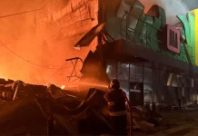 Σφυροκόπημα στο Κίεβο με έναν νεκρό και δέκα τραυματίες, ρωσικοί πύραυλοι χτύπησαν πανεπιστήμιο και κατοικίες