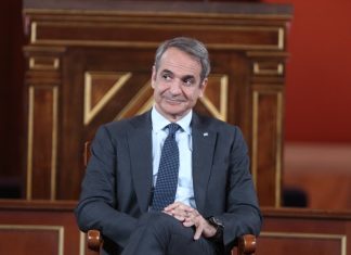 Αξιοποιώντας… τα μπάχαλα των άλλων – Η κυβέρνηση επενδύει στα συντηρητικά αντανακλαστικά Αξιοποιώντας… τα μπάχαλα των άλλων – Η κυβέρνηση επενδύει στα συντηρητικά αντανακλαστικά