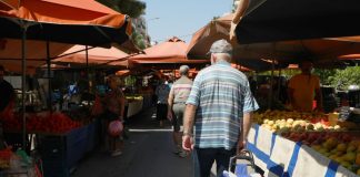Θεσσαλονίκη: 74χρονος προσπάθησε να κλέψει πορτοφόλι σε λαϊκή αγορά αλλά τον κατάλαβαν Θεσσαλονίκη: 74χρονος προσπάθησε να κλέψει πορτοφόλι σε λαϊκή αγορά αλλά τον κατάλαβαν