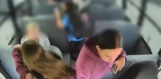 ΗΠΑ: Οδηγός λιποθύμησε στο τιμόνι σχολικού λεωφορείου – Μαθήτρια ανέλαβε δράση και απέτρεψε τα χειρότερα (VIDEO)