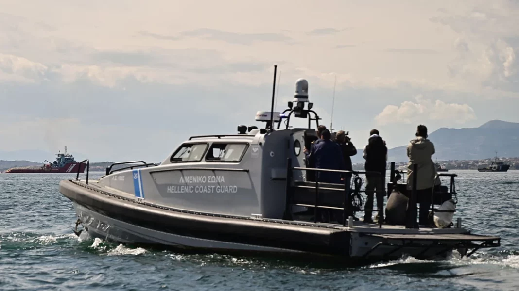 Επιχείρηση περισυλλογής 46 παράνομων μεταναστών στα ανοιχτά της Κρήτης, μεταφέρονται στην Αγία Γαλήνη