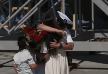 Οκτώ απόπειρες αυτοκτονίας, φαγητό με δελτίο: Μετά από 322 μέρες, το αεροπλανοφόρο Abraham Lincoln γύρισε στη βάση του