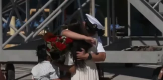 Οκτώ απόπειρες αυτοκτονίας, φαγητό με δελτίο: Μετά από 322 μέρες, το αεροπλανοφόρο Abraham Lincoln γύρισε στη βάση του