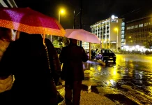 Ισχυρή βροχή στην Αθήνα, πλημμύρες σε Πειραιά, Πέραμα, Μέγαρα, Πικέρμι, 112 στη Σκιάθο, Red Code για 8 περιοχές
