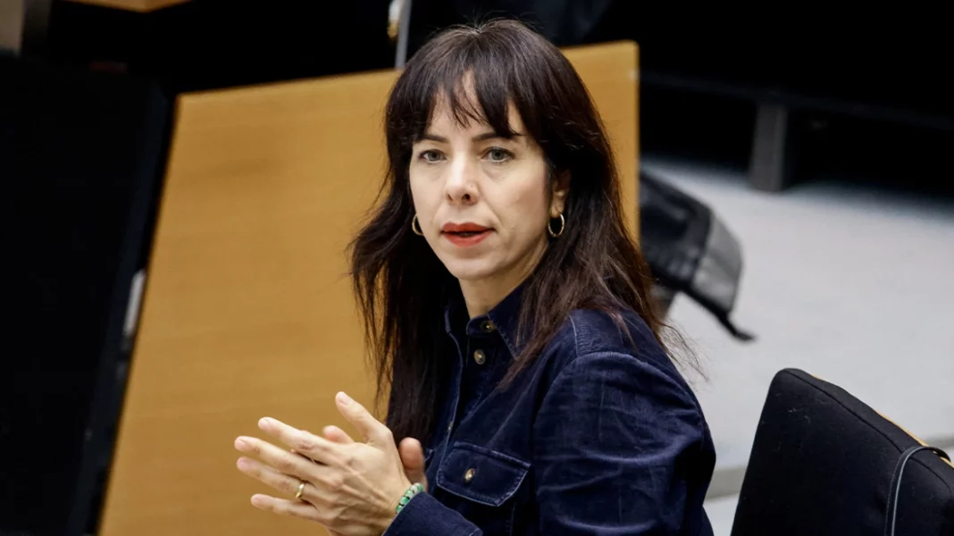 maketa-eralp «Φοβάμαι για την οικογένειά μου»: Η αριστερή υποψήφια κυβερνήτης του Βερολίνου αποκάλυψε κατά λάθος τις σχέσεις μελών…