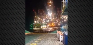 Τεράστια εξέδρα άντλησης με 115 εργάτες βυθίζεται στη Γκαμπόν, ένας νεκρός και τέσσερις αγνοούμενοι-(VIDEO)