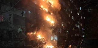 Ρωσικός πύραυλος έπληξε συγκρότημα κατοικιών στο Κίεβο, «στόχευε ενεργειακή υποδομή» λέει ο Ζελένσκι