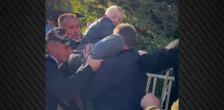 Διαδηλωτές στο Κόσοβο άρπαξαν βουλευτή και τον πέταξαν πάνω από τα κιγκλιδώματα για να επιστρέψει στη Βουλή, δείτε βίντεο Διαδηλωτές στο Κόσοβο άρπαξαν βουλευτή και τον πέταξαν πάνω από τα κιγκλιδώματα για να επιστρέψει στη Βουλή, δείτε…