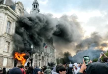 Νεκρός από ανακοπή διαδηλωτής στη Γαλλία, ακρωτηριάστηκε 17χρονος - Χάος, συγκρούσεις και λεηλασίες από το Παρίσι…