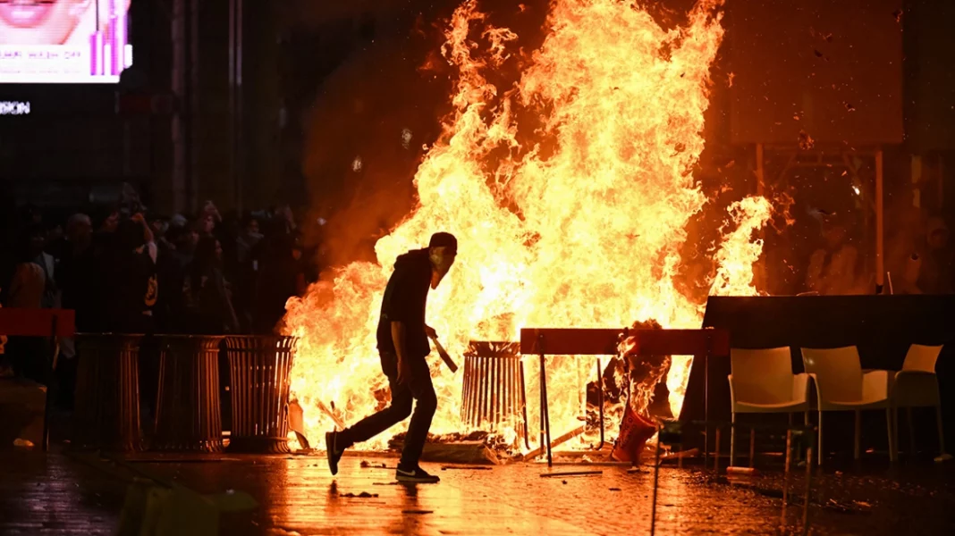 Επεισόδια στο κέντρο του Μιλάνου με πέτρες και δακρυγόνα - Συγκρούσεις διαδηλωτών με την αστυνομία και στη…