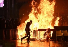 Επεισόδια στο κέντρο του Μιλάνου με πέτρες και δακρυγόνα - Συγκρούσεις διαδηλωτών με την αστυνομία και στη…
