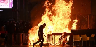 Επεισόδια στο κέντρο του Μιλάνου με πέτρες και δακρυγόνα - Συγκρούσεις διαδηλωτών με την αστυνομία και στη…
