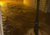 Κακοκαιρία στη Σκιάθο: Μήνυμα του 112 για περιορισμό μετακινήσεων, παρασύρθηκαν δύο ΙΧ
