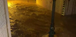 Κακοκαιρία στη Σκιάθο: Μήνυμα του 112 για περιορισμό μετακινήσεων, παρασύρθηκαν δύο ΙΧ Κακοκαιρία στη Σκιάθο: Μήνυμα του 112 για περιορισμό μετακινήσεων, παρασύρθηκαν δύο ΙΧ