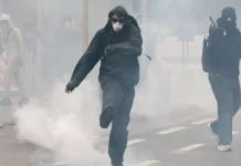 Νέες συμπλοκές ανάμεσα σε νεαρούς διαδηλωτές και αστυνομικούς στις Βρυξέλλες, τουλάχιστον 10 συλλήψεις