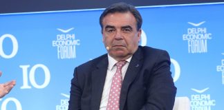 «Φωτιές» για τις καρατομήσεις από τον Μαργαρίτη Σχοινά «Φωτιές» για τις καρατομήσεις από τον Μαργαρίτη Σχοινά
