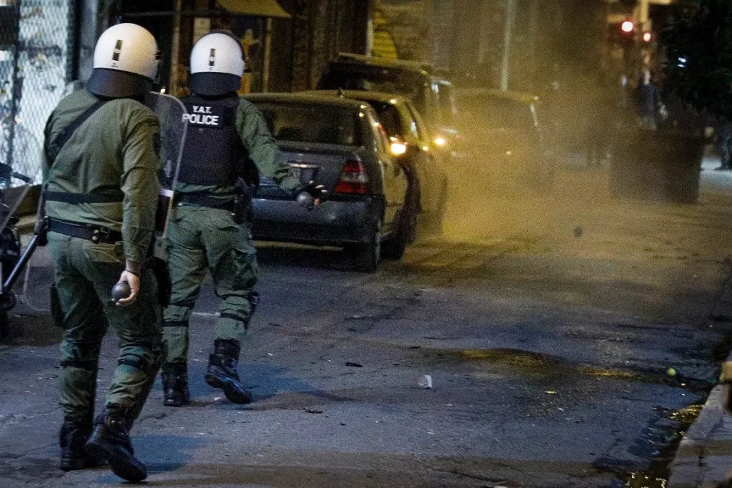 Δύο συλλήψεις και 9 προσαγωγές για την ένταση επεισόδια, τα ξημερώματα, στα Εξάρχεια
