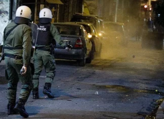 Δύο συλλήψεις και 9 προσαγωγές για την ένταση επεισόδια, τα ξημερώματα, στα Εξάρχεια Δύο συλλήψεις και 9 προσαγωγές για την ένταση επεισόδια, τα ξημερώματα, στα Εξάρχεια