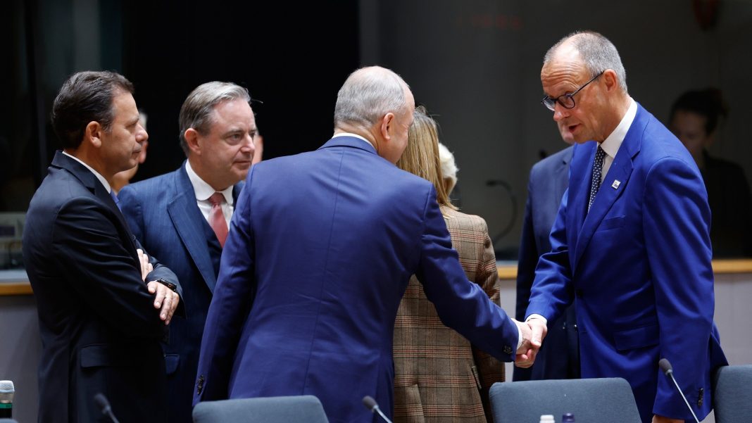 «Μαύρα σύννεφα» από νωρίς στη Σύνοδο Κορυφής της ΕΕ: Ο Μερτς απαιτεί περικοπές στον προϋπολογισμό, ο Μακρόν δεν είπε……