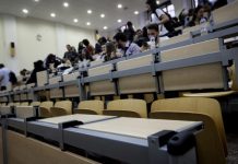 Στο προσκήνιο και οι κινητοποιήσεις των φοιτητών Στο προσκήνιο και οι κινητοποιήσεις των φοιτητών