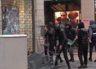 Νέα επεισόδια στο κέντρο του Μιλάνου: Κουκουλοφόροι σπάνε βιτρίνες και λεηλατούν καταστήματα και σούπερ μάρκετ
