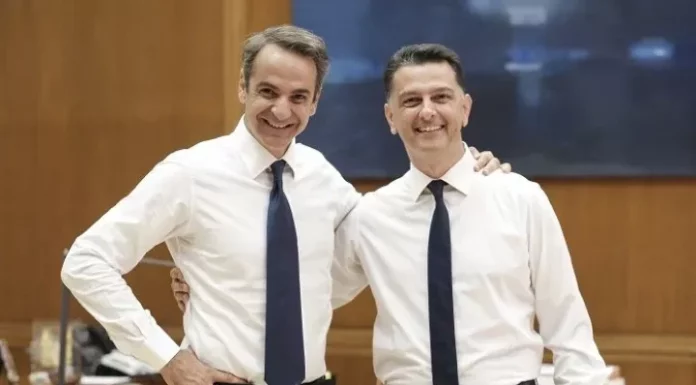 «Από πού αμείβεται ο "εθελοντής" διευθυντής του γραφείου Μητσοτάκη στη Βουλή;» – Απαντήσεις ζητά η ΕΛΑΣ για το ρόλο…