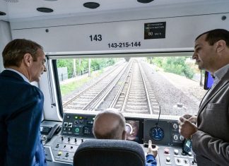 Ο Μητσοτάκης μετά το μετρό Θεσσαλονίκης πήρε… τον Ηλεκτρικό στην Αθήνα κι έκανε δρομολόγιο με ανακατασκευασμένο συρμό Ο Μητσοτάκης μετά το μετρό Θεσσαλονίκης πήρε... τον Ηλεκτρικό στην Αθήνα κι έκανε δρομολόγιο με ανακατασκευασμένο συρμό