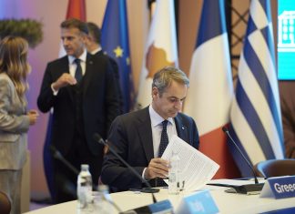 Η κυβέρνηση απέναντι στην ακρίβεια χωρίς ευρωπαϊκό σωσίβιο
