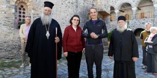 Στην Πιερία με τα «ιερά ράσα» ο Κυριάκος