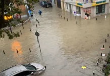 Φονικές πλημμύρες στη νότια Γαλλία: Τρεις νεκροί, χιλιάδες σπίτια χωρίς ρεύμα και εκτεταμένες καταστροφές-(VIDEO)