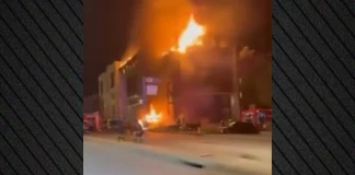 Φωτιά σε αντιπροσωπεία αυτοκινήτων στη λεωφόρο Βουλιαγμένης στη Γλυφάδα Φωτιά σε αντιπροσωπεία αυτοκινήτων στη λεωφόρο Βουλιαγμένης στη Γλυφάδα