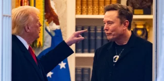 Ο Μασκ «δείχνει» τον Τραμπ για τους περιορισμούς στο στρατιωτικό δορυφορικό δίκτυo στην Ουκρανία: «Η αμερικανική…