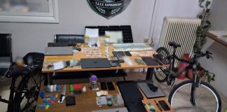 Καρπενήσι: Προφυλακίστηκε ο 18χρονος αρχηγός του κυκλώματος που διακινούσε ναρκωτικά σε σχολεία Καρπενήσι: Προφυλακίστηκε ο 18χρονος αρχηγός του κυκλώματος που διακινούσε ναρκωτικά σε σχολεία