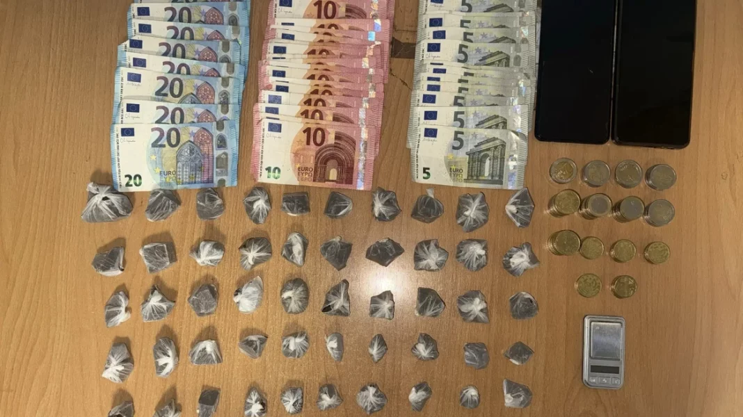 Συνελήφθη 28χρονος για διακίνηση ναρκωτικών στην Ομόνοια, προσπάθησε να διαφύγει