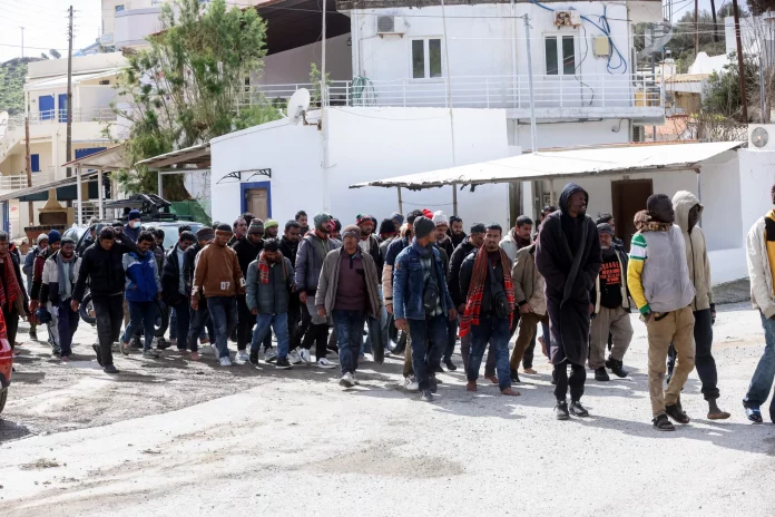 «Πνίγεται» η Ιεράπετρα: Πάνω από 1.200 παράνομοι μετανάστες έφτασαν σε μόλις έξι ημέρες