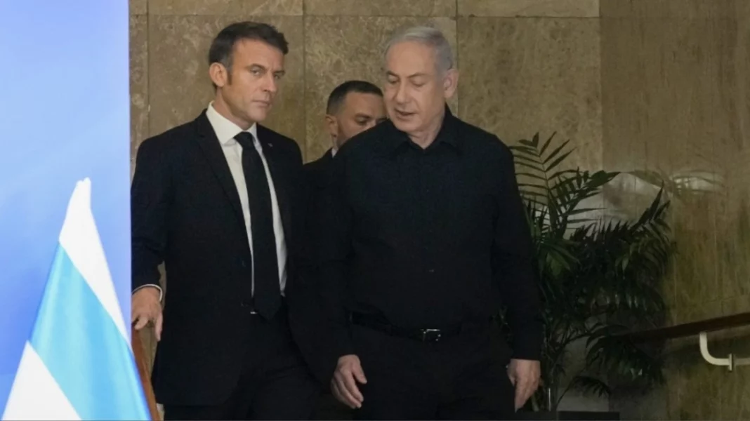 Νετανιάχου κατά Μακρόν για τα επεισόδια στη Γαλλία: «Παραδόθηκαν στην εισβολή του ακραίου Ισλάμ»