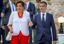 Το Μαξίμου διαχωρίζει Κώστα και Ντόρα Μπακογιάννη – «Ναι» για τον Δήμο της Αθήνας