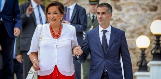 Το Μαξίμου διαχωρίζει Κώστα και Ντόρα Μπακογιάννη – «Ναι» για τον Δήμο της Αθήνας